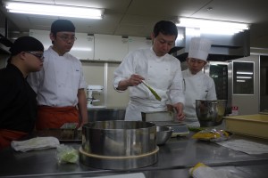 日本京都凯悦酒店首席饼师安田俊二先生培训iBakery团队的情况。