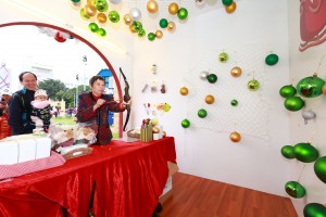 东华三院社企和社会服务单位在场内设置手工艺、游乐活动及美食摊位。