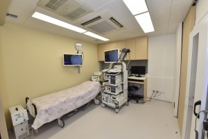 图五及图六：中心的诊症室及内视镜室。