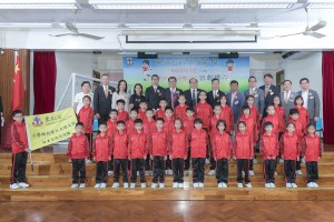 启动礼的一众嘉宾与获选参加日本文化交流团的有品足球大使合照。