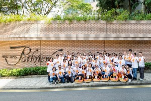 「慈善曲奇义卖日」的志愿者团队于香港阳明山庄合照。