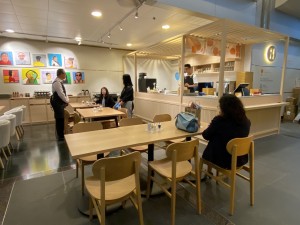 和式设计的iBakery湾仔新店设有50个座位，为顾客提供舒适的堂食空间。