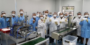图一：东华三院自设的两条口罩生产线已取得美国ASTM Level I、II及III认证，并于7月正式投产，预期最高产量可达220万个。