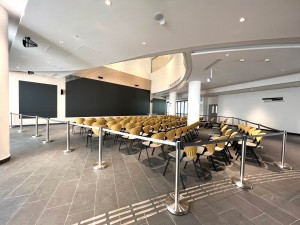 胡李名静体育馆