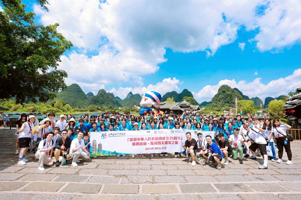 图八为交流团参观「世外桃源」。