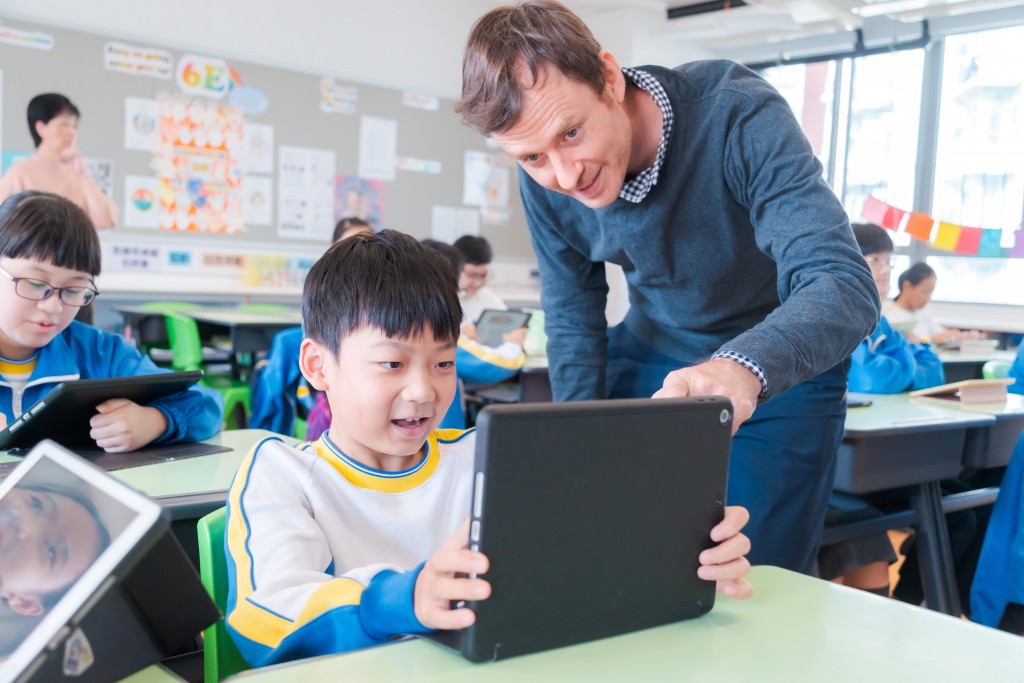 该院属下各校均聘有外籍英语教师，提升学生学习英语的成效。