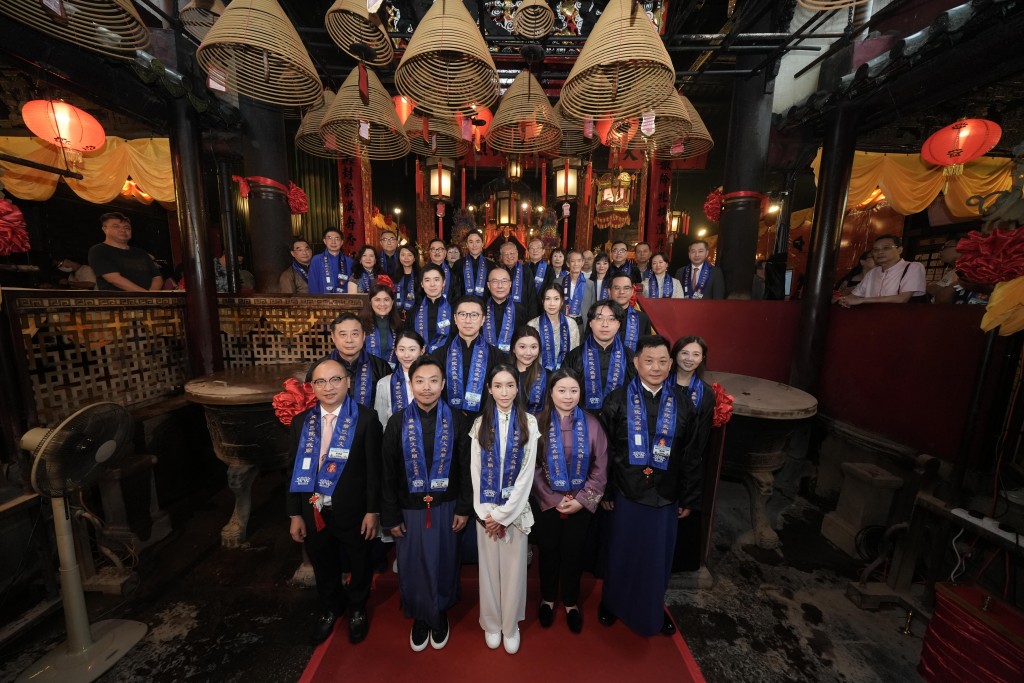 图八为秋祭大典后，董事局成员及嘉宾于文武庙合照。