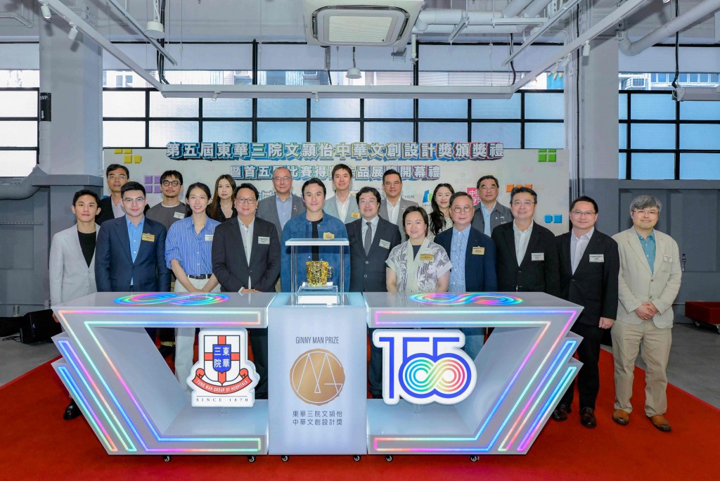 图五为主礼嘉宾们共同主持展览揭幕。