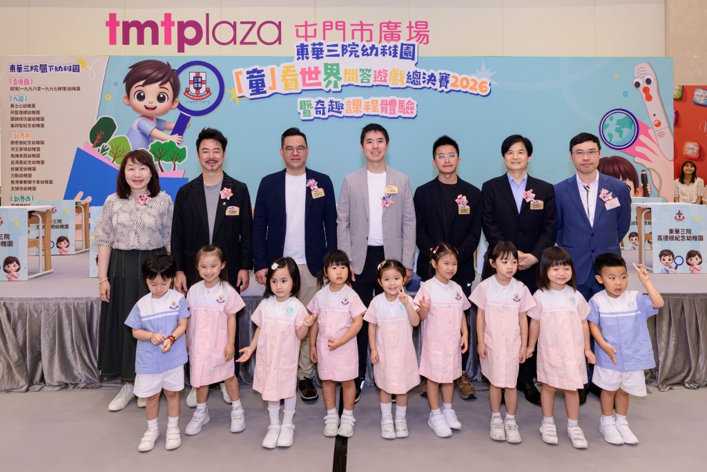 图一为参赛学生代表与本院董事局成员拍照留念。