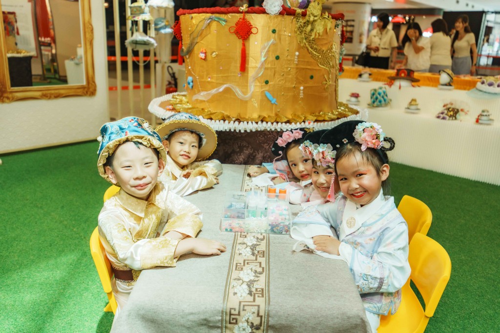 图四至图六为东华三院属下幼稚园不同展区的作品。